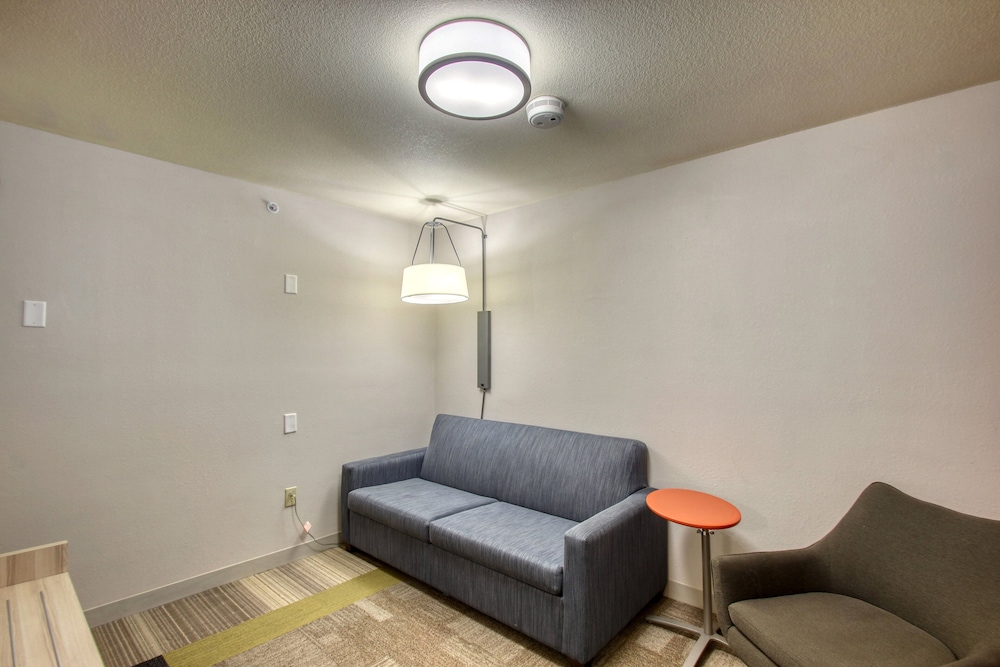 Holiday Inn Express Hotel & Suites Milwaukee Airport by IHG - photo 43
