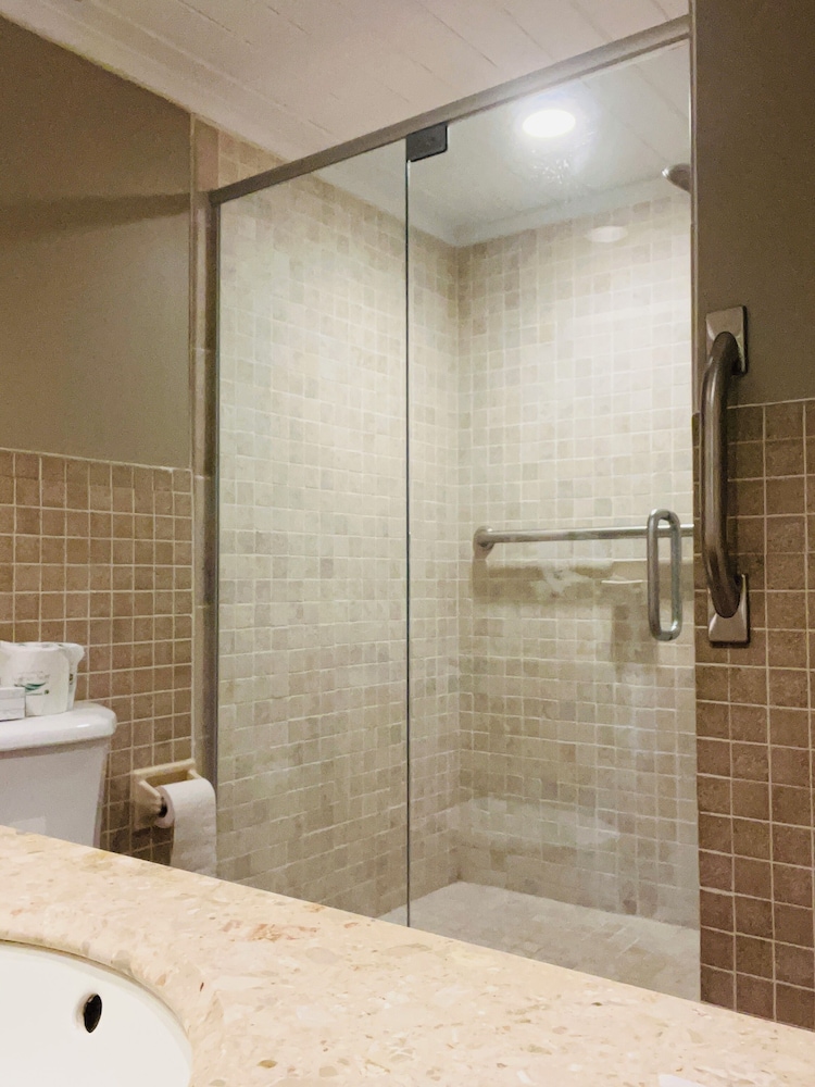 Weathervane Terrace Inn and Suites - photo 22