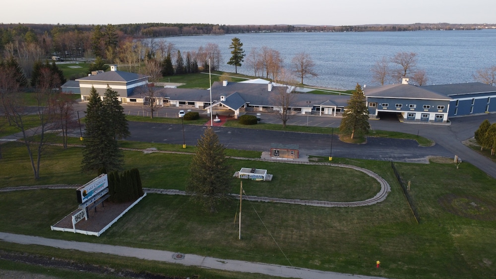 Lake Cadillac Resort - photo 17