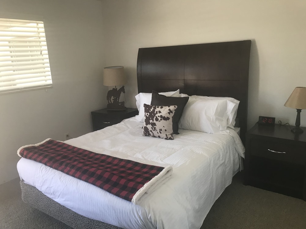 Country West Motel - photo 11