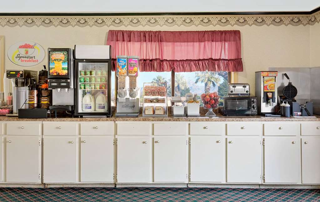 Super 8 by Wyndham Hillsville - photo 15