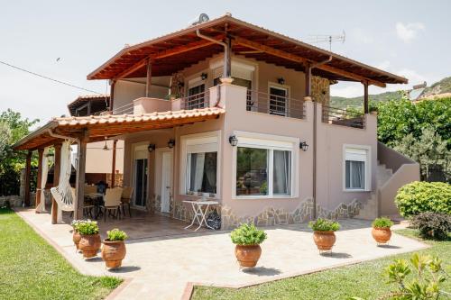 Villa Aelia — 4-Star Luxury Hotel in None, Greece
