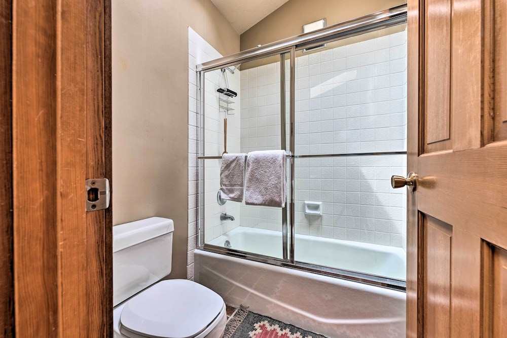 Luxe Sun Valley Retreat with Hot Tub 3 Mi to Resort - photo 7