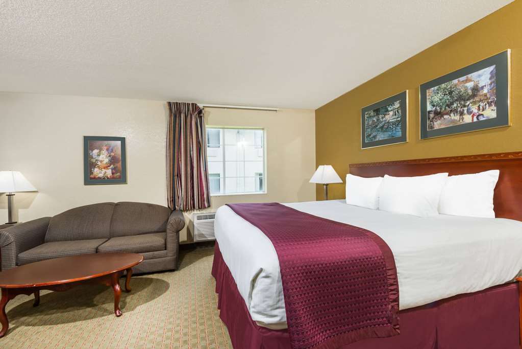 Days Inn by Wyndham Norton - photo 12