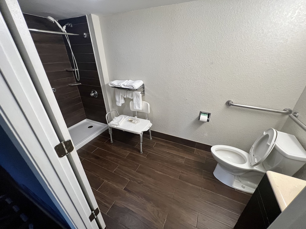 Key West Inn Roanoke - photo 8