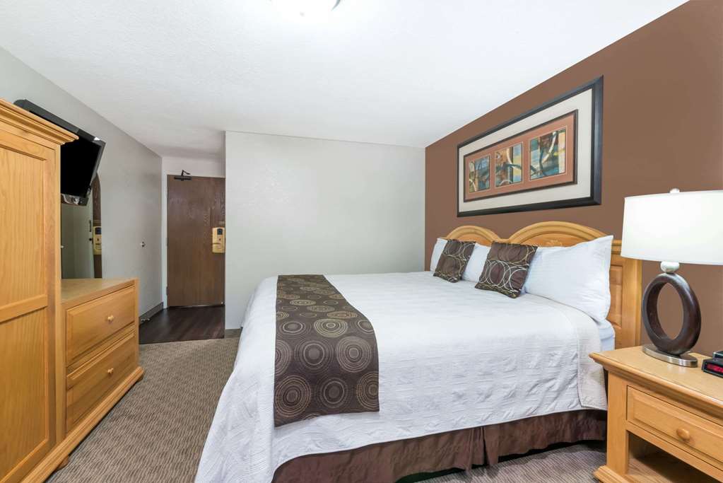 Super 8 by Wyndham Deadwood Black Hills Area - photo 10