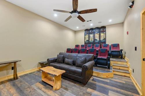 Tennessee Whiskey Indoor Pool Amazing Views Theater Room Hot Tub 5 Star Luxury - photo 10