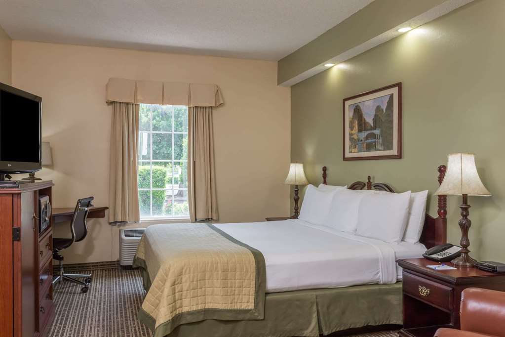 Baymont by Wyndham Lakeland - photo 7