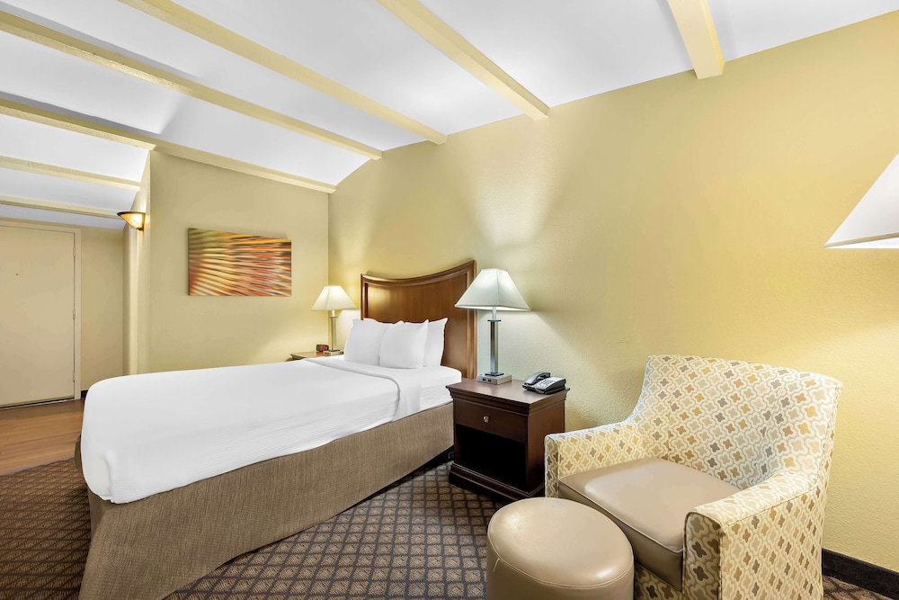 Best Western Coach House - photo 26