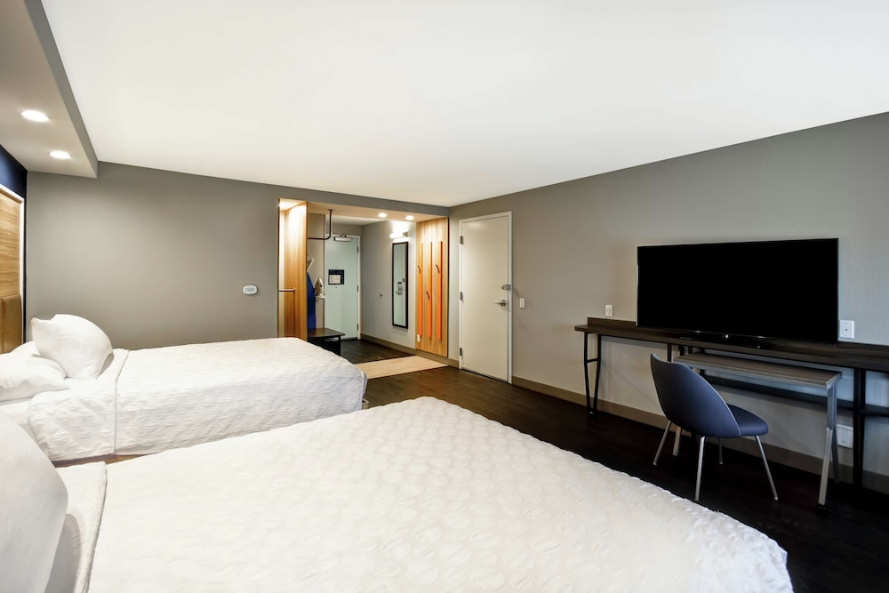 Tru by Hilton Sterling Heights Detroit - photo 12