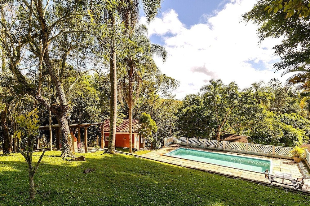 Ch Cara c Wifi Churrasq Pisc Lazer pet Friendly — hotel in Suzano