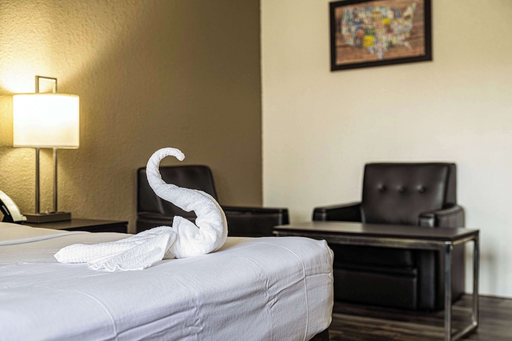 Econo Lodge Cleveland Southeast Kent - photo 15