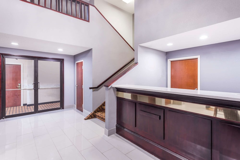 Super 8 by Wyndham Greer Spartanburg Area - photo 2