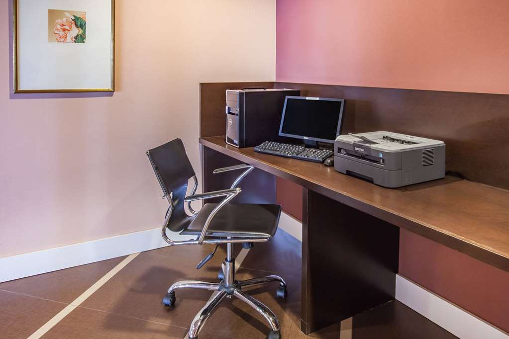 Days Inn by Wyndham Sherman - photo 18