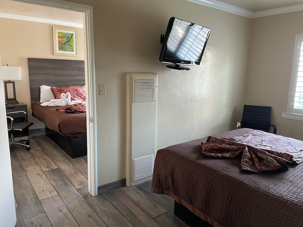 Holland Inn & Suites - photo 24