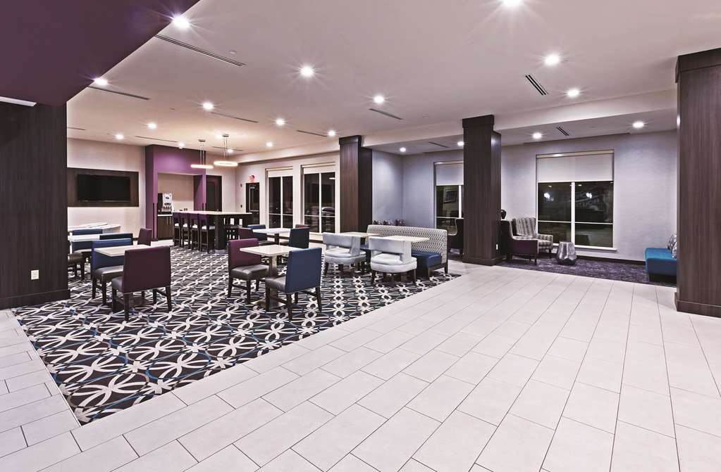 La Quinta Inn & Suites by Wyndham Claremore - photo 5