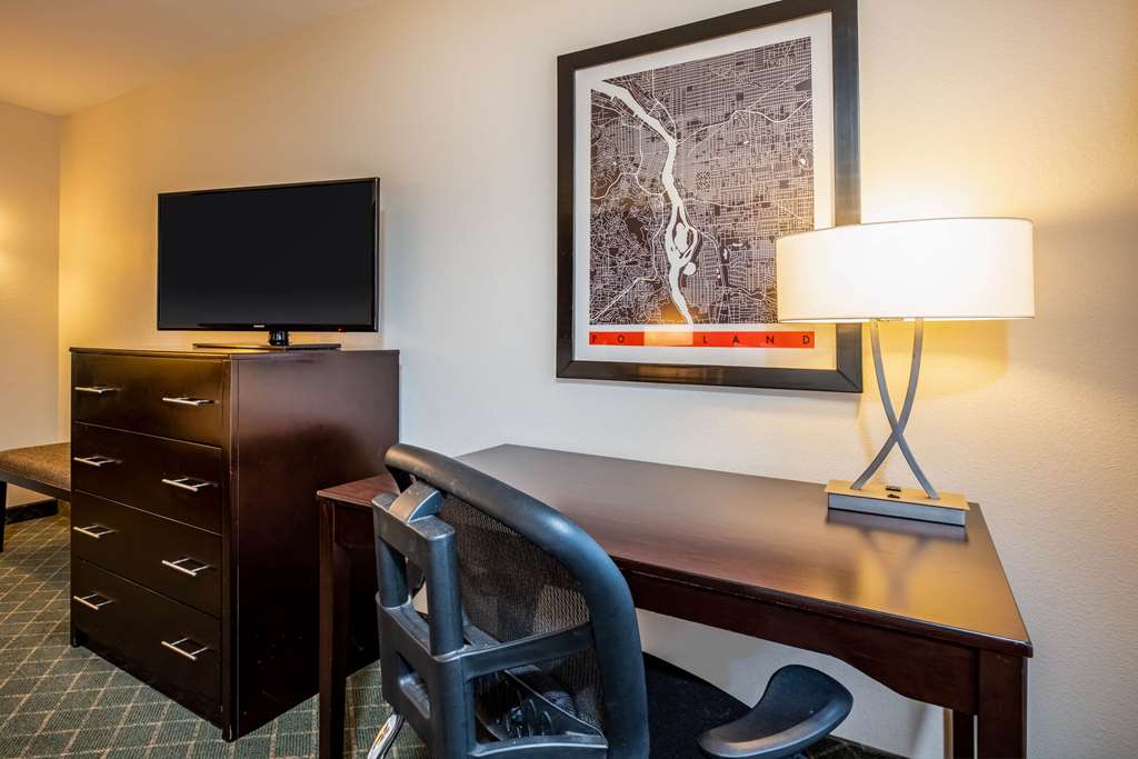 La Quinta Inn & Suites by Wyndham Portland Airport - photo 16