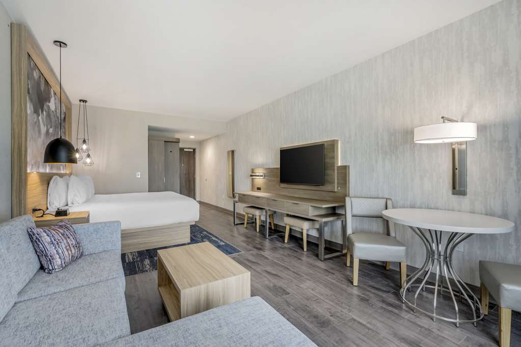 Best Western Plus Winter Haven Inn Suites - photo 31
