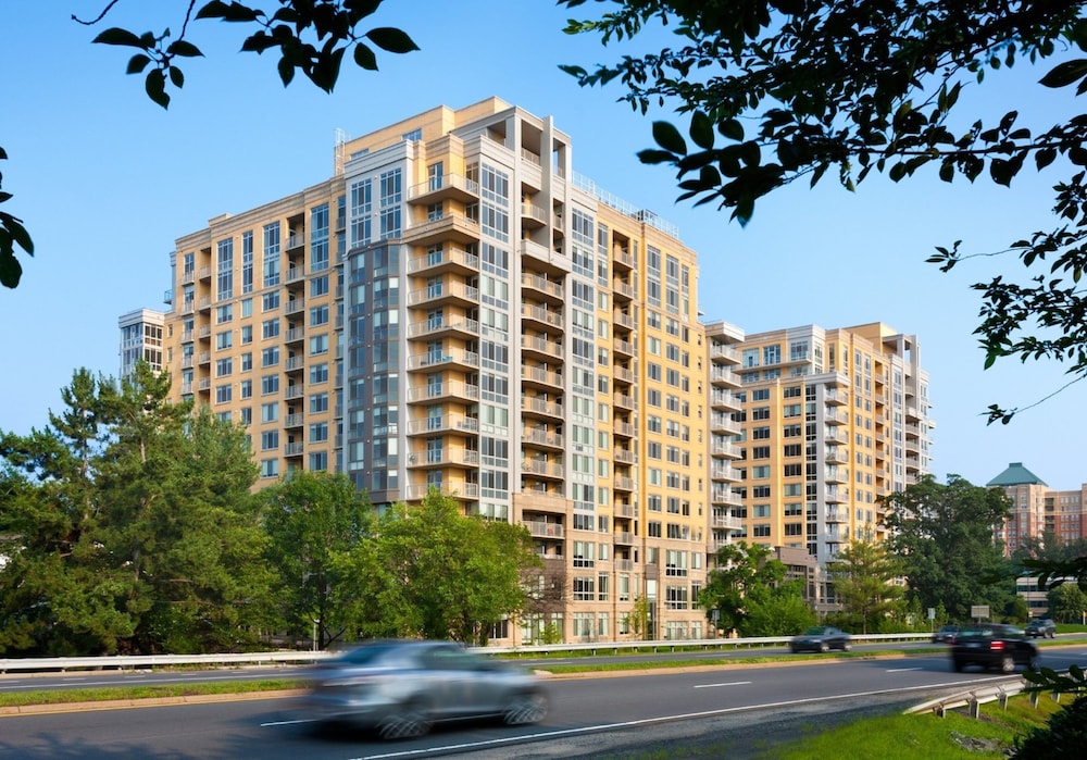 Global Luxury Suites At Hidden Creek — hotel in Reston