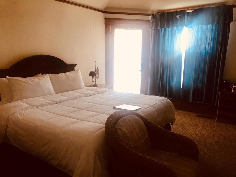 Pacific Grove Inn - photo 15
