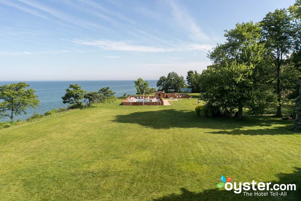 Lake Bluff Inn and Suites - photo 41