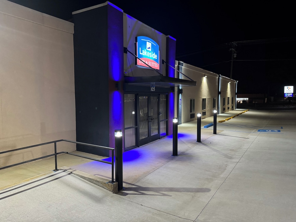 Lakeside Inn and Suites - photo 30
