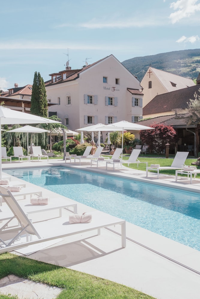 Hotel Traube — hotel in Bressanone