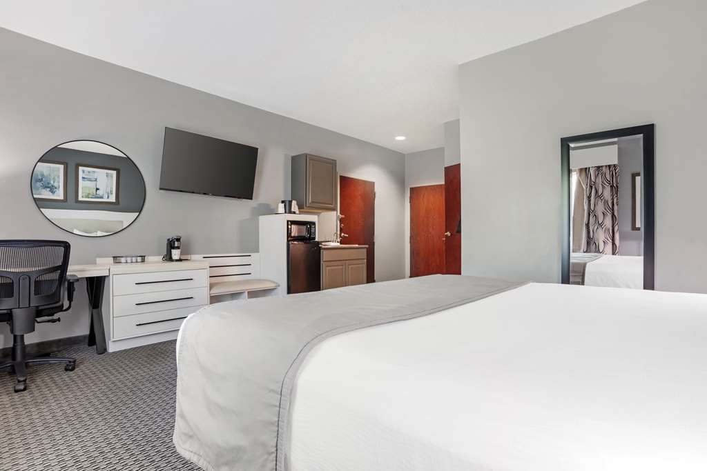 Best Western Plus Two Rivers Hotel & Suites - photo 15