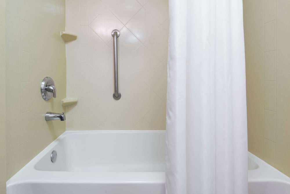 Hampton Inn South Plainfield Piscataway - photo 14