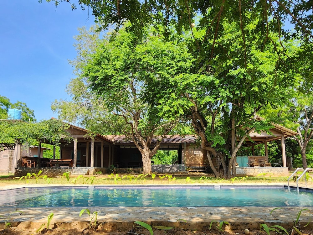 Mowamba D4 - carbon neutral hotel in Unknown City