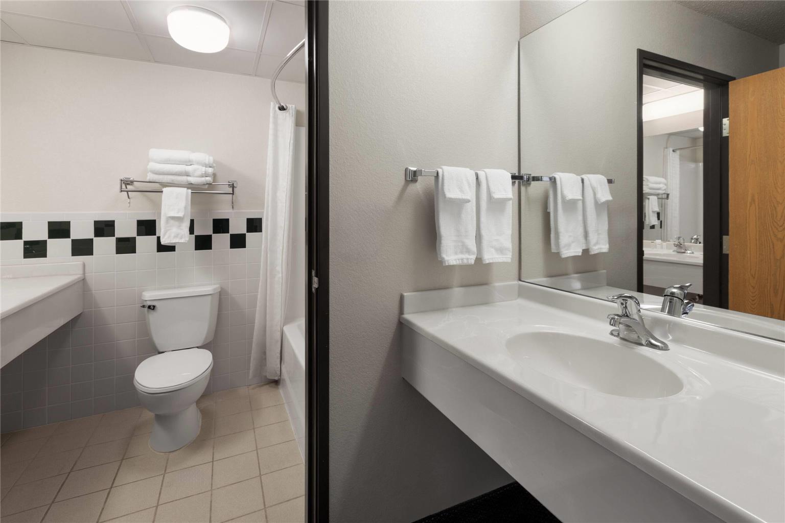 Shell Lake Lodge a Travelodge by Wyndham - photo 30