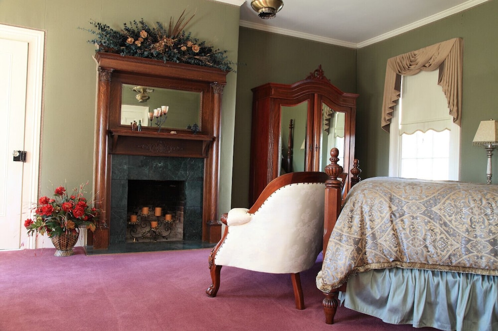 Bybee's Historic Inn - photo 8