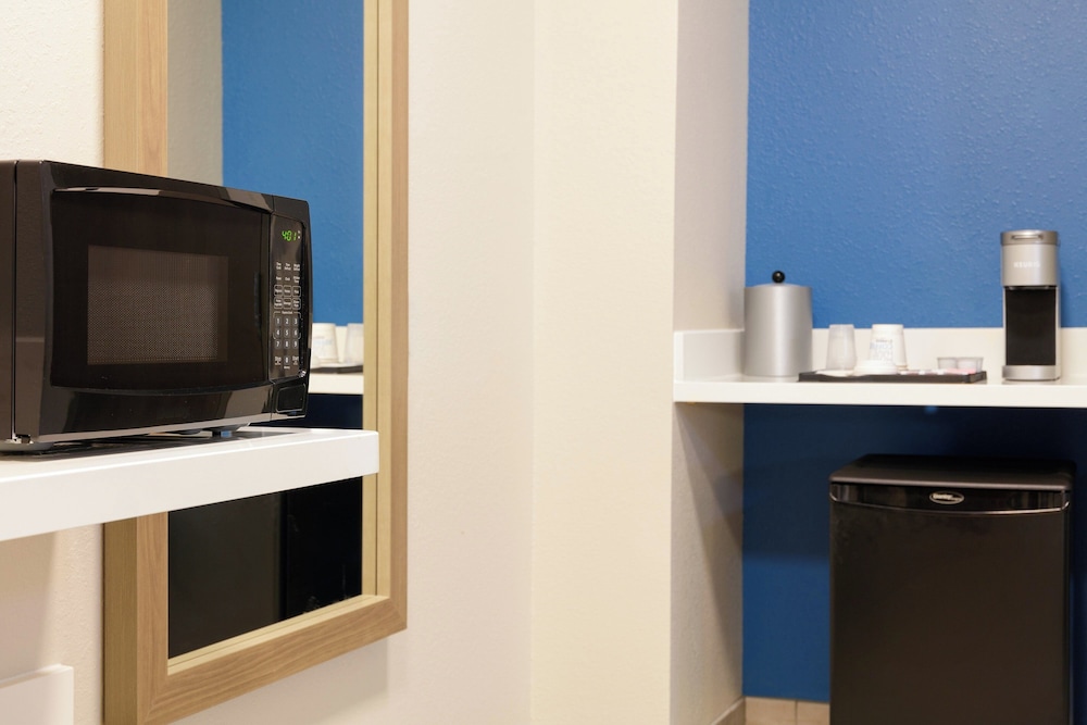 Holiday Inn Express Hotel & Suites Dyersburg by IHG - photo 34