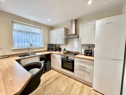 Modern Cosy home Limeslade Bay Pass the Keys — 4-Star Luxury Hotel in Swansea, United Kingdom