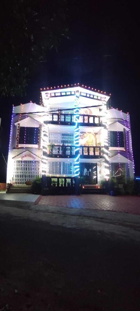 Dui Kanya Henshel Ghar in Bolpur, India