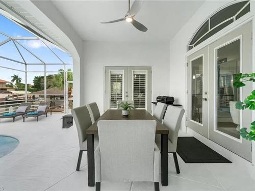 New Listing Sunshine Retreat in Naples, United States