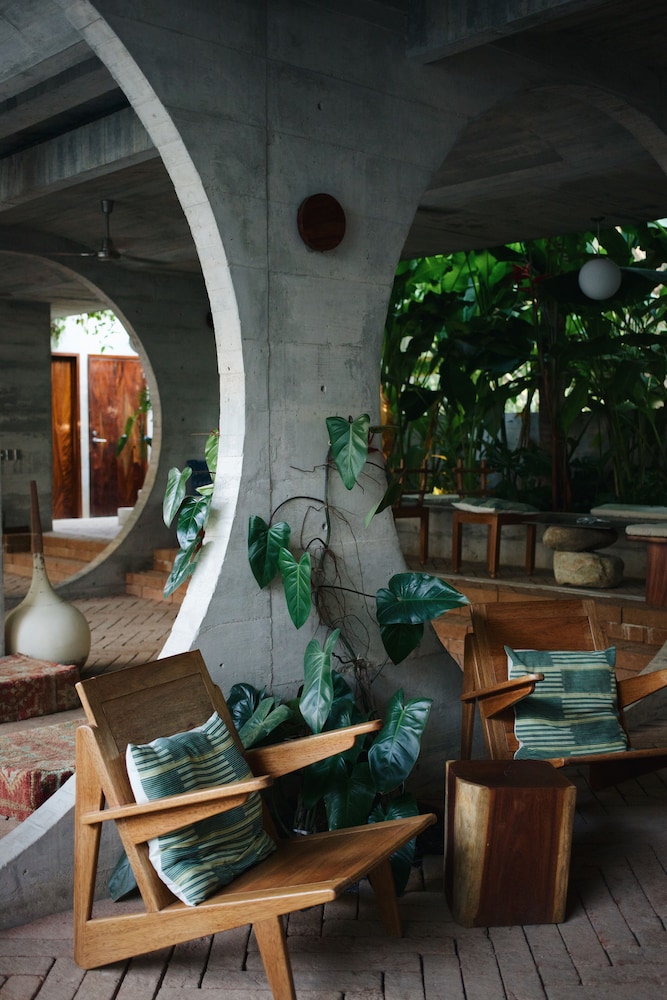 Poolside bar