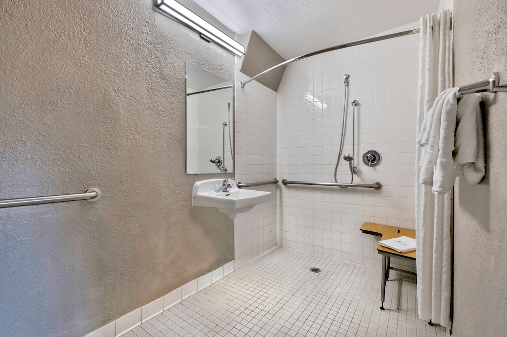 Motel 6 Anaheim CA Fullerton East - photo 21