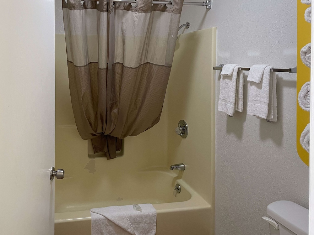 Motel6 Cameron MO - photo 8