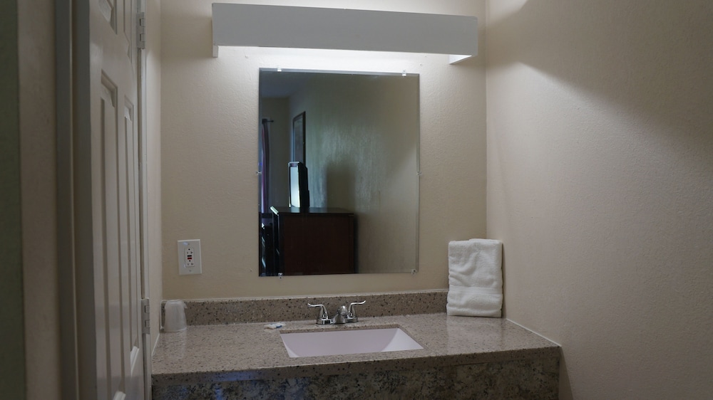 Classic Motor Lodge West Green - photo 58