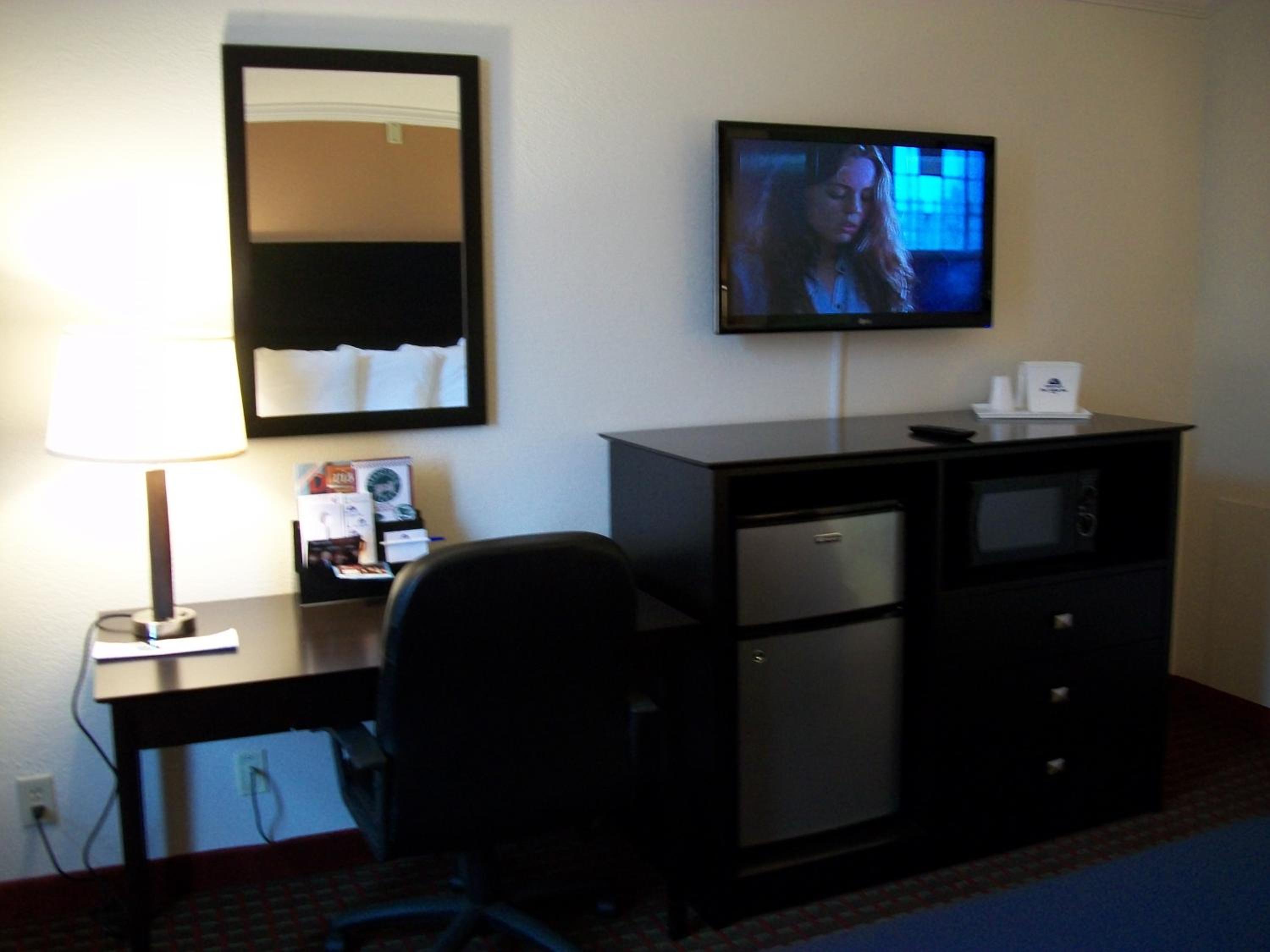 Americas Best Value Inn Romulus Detroit Airport - photo 18