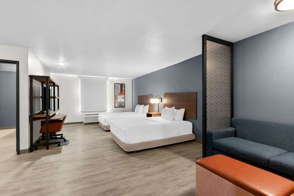 Everhome Suites Glendale Sports Entertainment District - photo 21