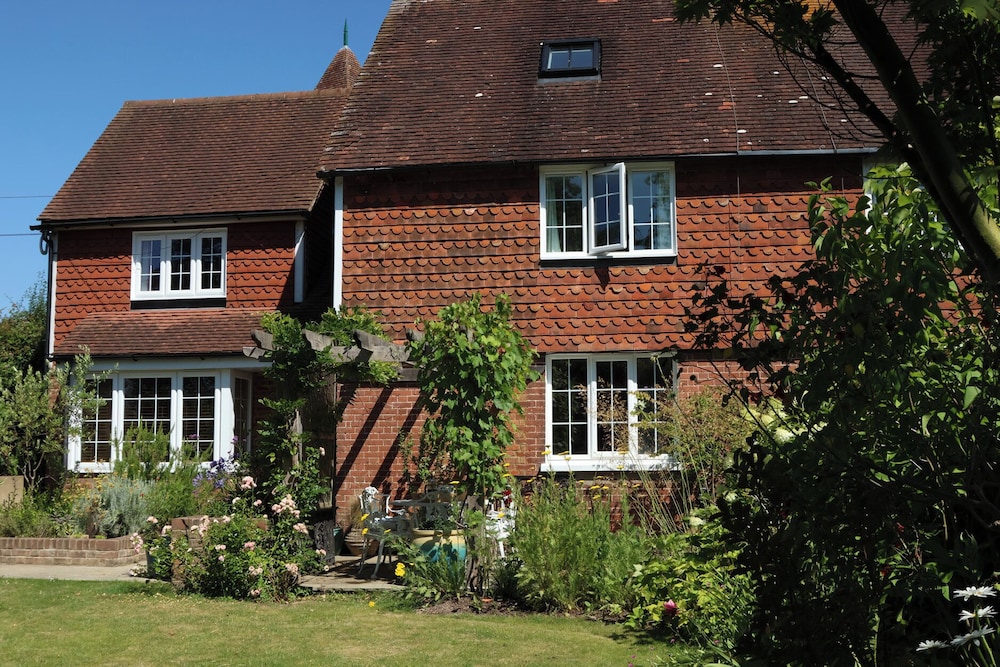 Cherry Garden Cottage — 4-Star Luxury Hotel in Cranbrook, United Kingdom