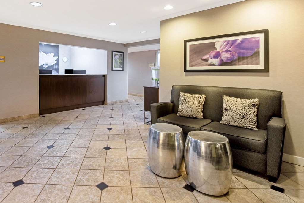 La Quinta Inn & Suites by Wyndham Harrisburg Airport Hershey - photo 6