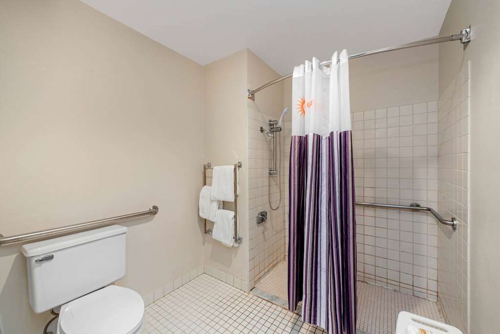 La Quinta Inn & Suites by Wyndham Mansfield OH - photo 34