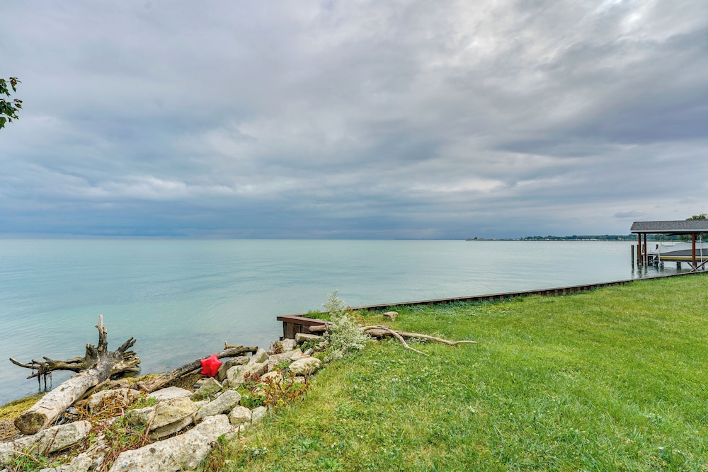Walk To Lake St Clair Michigan Getaway — Harrison
