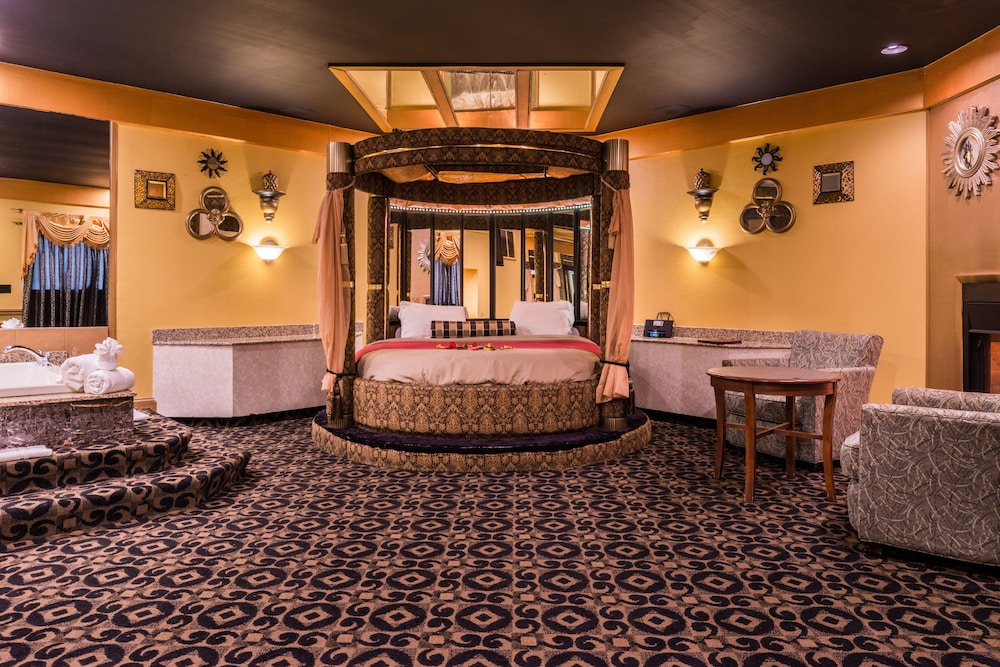 Inn of the Dove Romantic Suites with Jetted Tub & Fireplace - photo 39