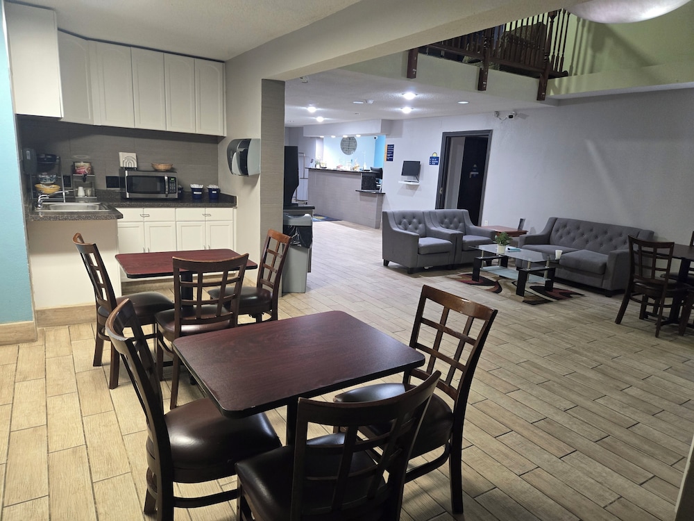 Days Inn by Wyndham Portage Cascade Mountain area - photo 68