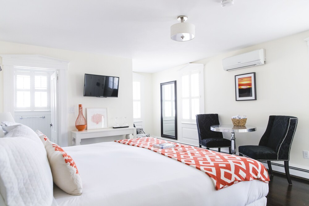 The Platinum Pebble Boutique Inn Adults Only — 4-Star Luxury Hotel in Harwich Port, United States