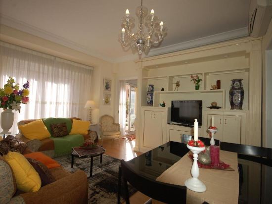 Lets Holidays Centric Apartment in Barcelona — 4-Star Luxury Hotel in Barcelona, Spain